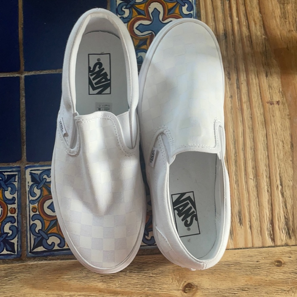 WHITE CHECKERED VANS